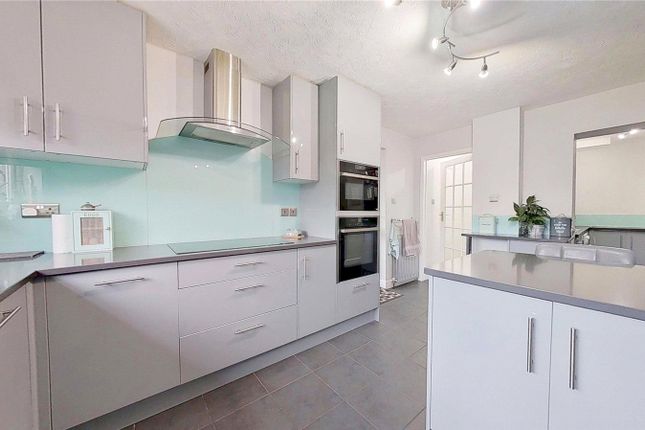 4, Lancing Close, West Sussex photo 3