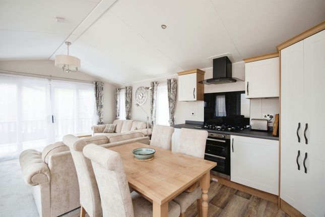 Mobile/park home for sale in The Brambles, Godshill, Fordingbridge