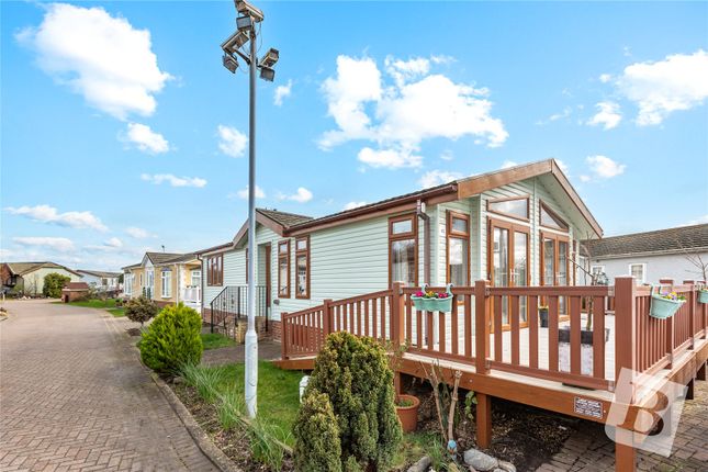 2-bed caravan on 42, Chestnut Grove, Battlesbridge, £165,000
