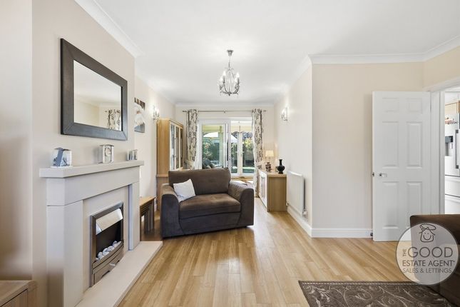 8, Lambourne Road, Chigwell photo 3