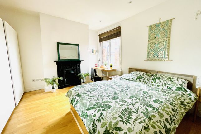 Flat for sale in High Road, Willesden Green