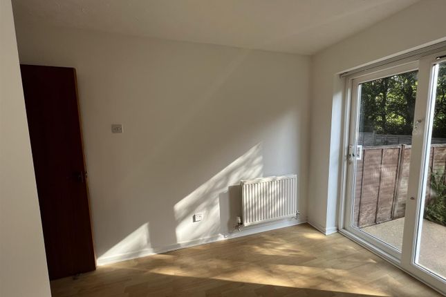 Maple Drive, Alfreton photo 5