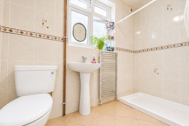 7, Beverley Avenue, Hounslow photo 3