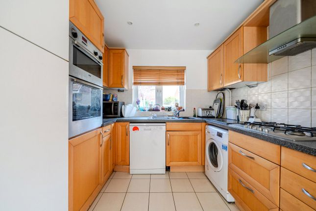 7, Michael Lane, Surrey photo 4