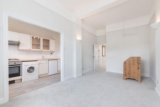 Thumbnail Flat to rent in Woodstock Grove, London