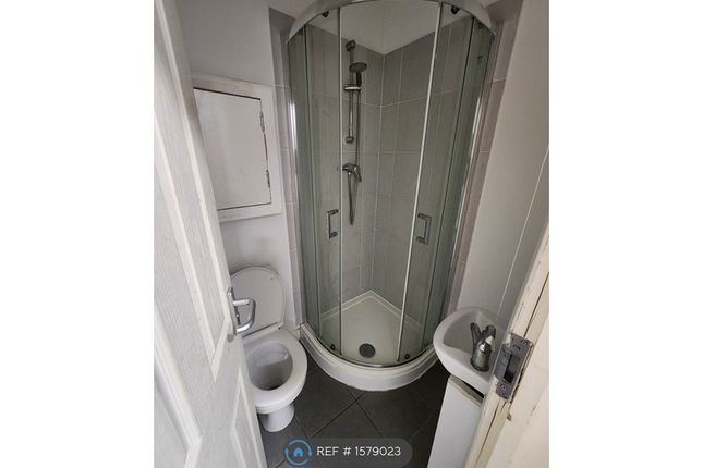 Flat, Carshalton Road, Sutton photo 2