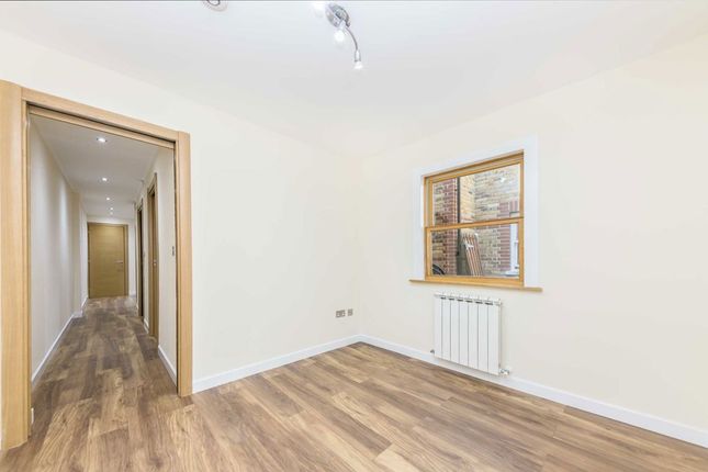 Flat 1, 2, Plough Lane, Teddington photo 4