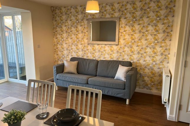 Room 1, 21 Port Stanley Close, Taunton photo 2