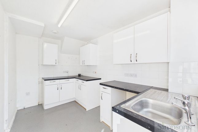 6 Pococks Close, Bampton photo 3
