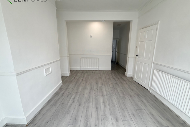 19 Raynham Avenue, London photo 3