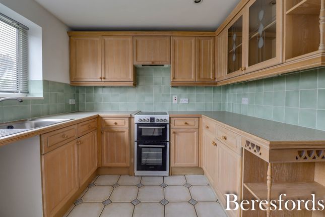 11, Nita Road, Brentwood photo 4