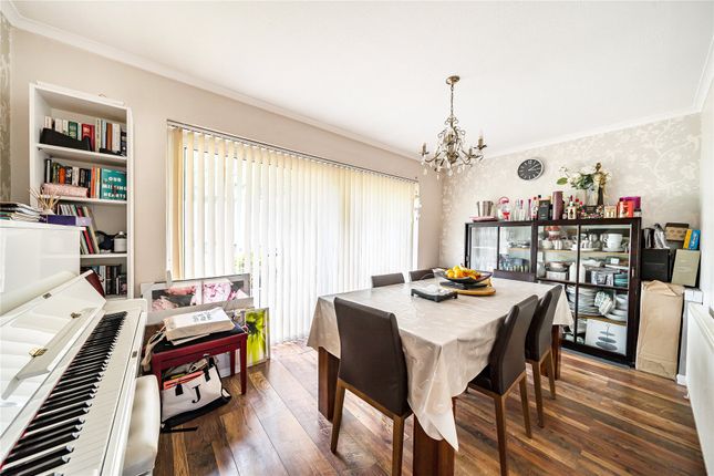68, Mount Pleasant Close, Surrey photo 4