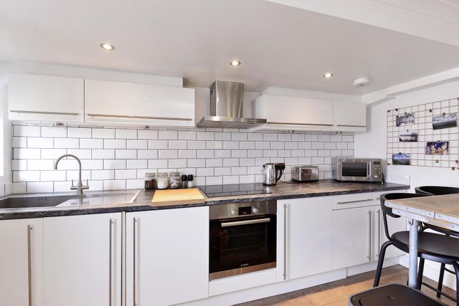 Flat 1, 11, Croft Road, Godalming photo 2