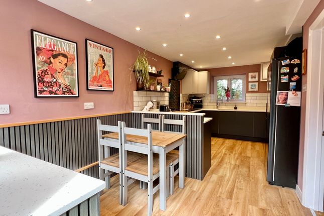 2 Manor Mews, Taunton photo 3
