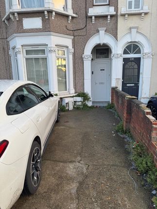 A Beautifully Maintained 2-Bedroom, 2-Bathroom Flat Is Now Available To Rent