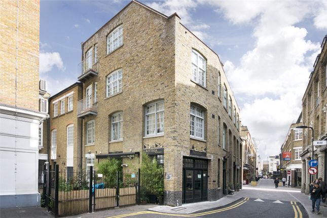 Flat to rent in Chapel Place, Shoreditch, London