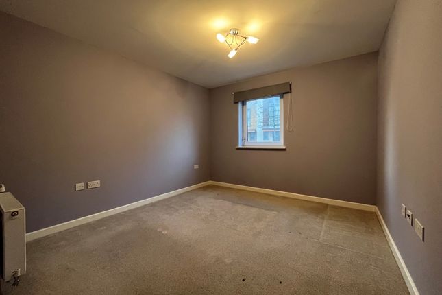 Flat to rent in Lady Jane Place, Dartford