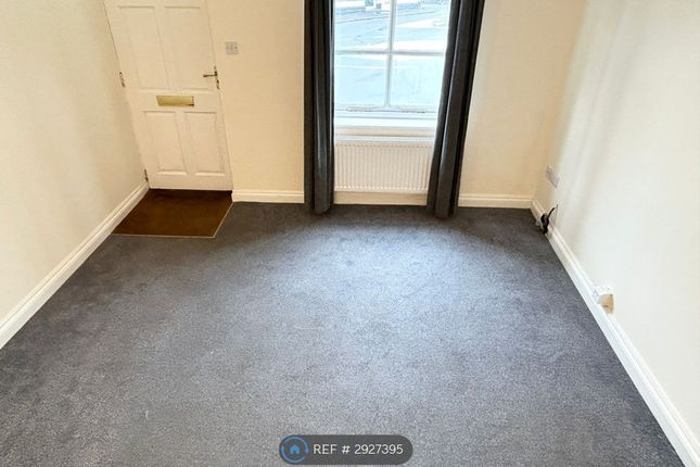 Flat, High St Newhall, Swadlincote photo 5