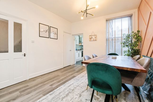 250, Dersingham Avenue, London photo 4