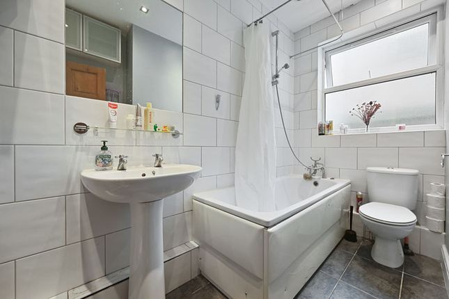 24, Butler Road, West Harrow photo 4