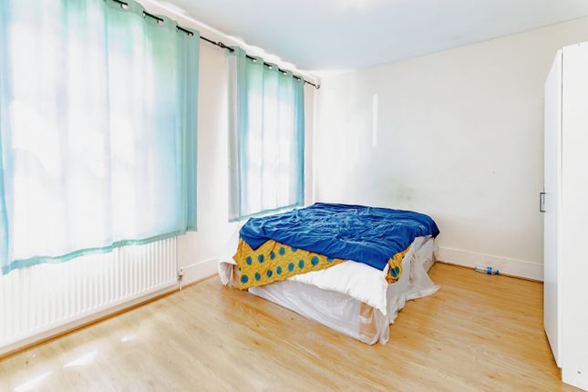 End terrace house for sale in Eland Road, Croydon