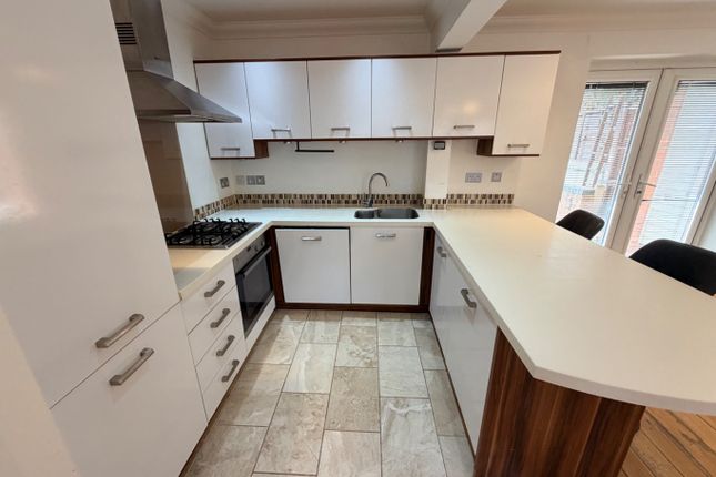 52, Walcot Avenue, Luton photo 2