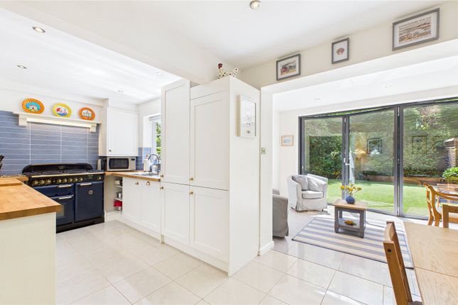 4, Atfield Grove, Surrey photo 3