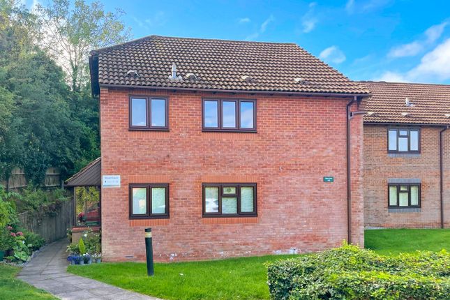 18 Stuart Court, King George V Road, Amersham photo 4