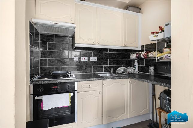 Flat 8, 11, High Street, Hertfordshire photo 4