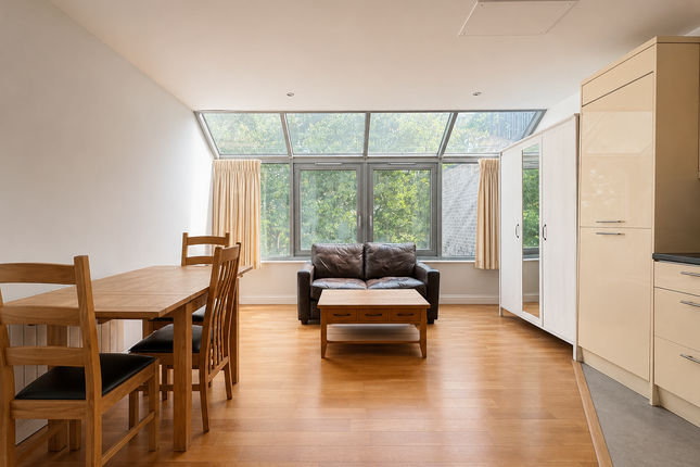 Flat 1, 27, Regent Terrace, Cambridge photo 4
