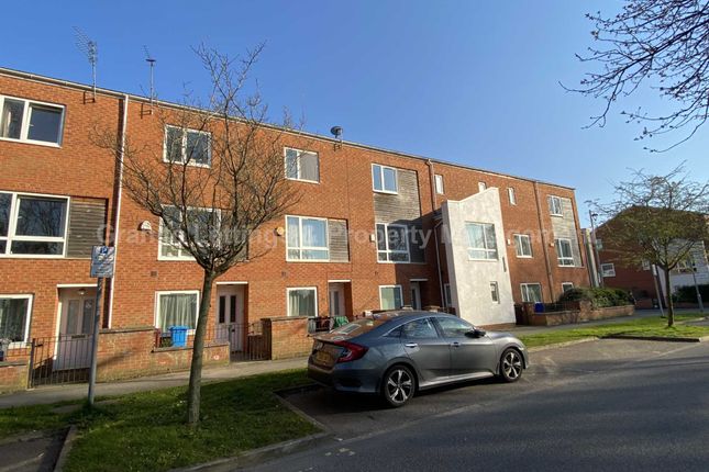 Thumbnail Town house to rent in Lauderdale Crescent, Plymouth Grove, Manchester