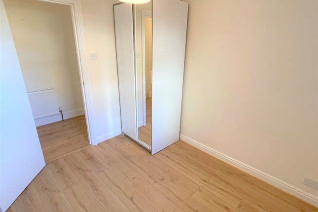 Flat to rent in Cheddon Road, Taunton