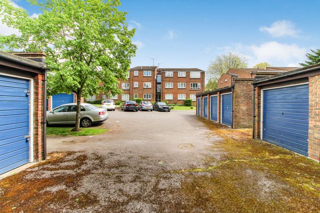 Flat for sale in Lime Tree Court, 5 The Avenue, Hatch End, Pinner