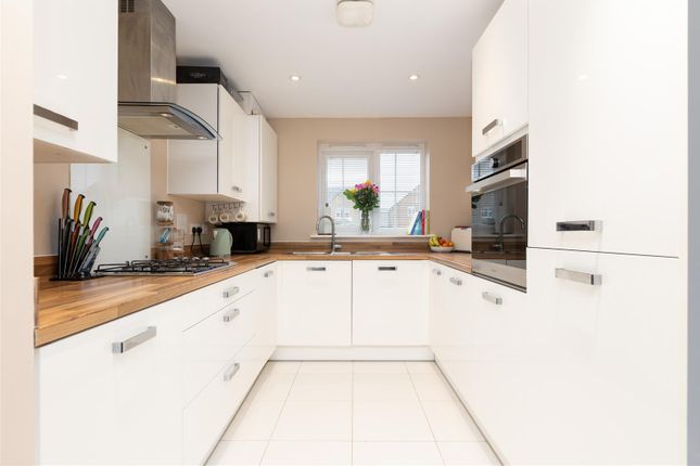 2, Wren Close, Henlow photo 3