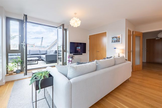 Thumbnail Flat to rent in Hope Quay, Wapping Wharf, Bristol