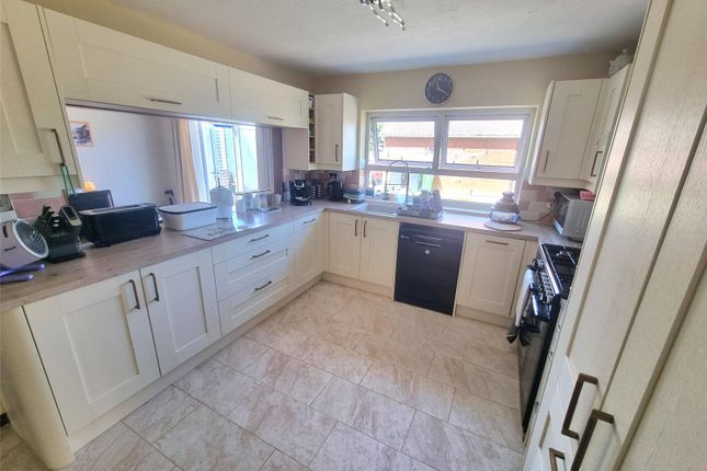 64B,, Sutton Court Drive, Essex photo 2