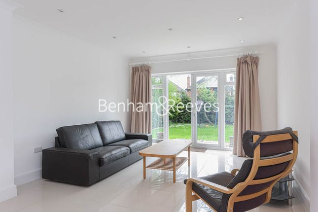 Thumbnail Flat to rent in East Close, Ealing
