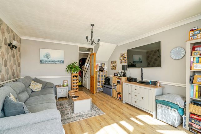 6, Markfield, West Sussex photo 3
