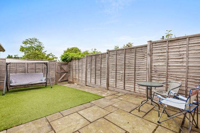 23 Barlow Road, Aylesbury photo 4