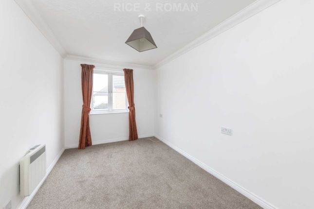 Flat for sale in Guildford Road, Lightwater