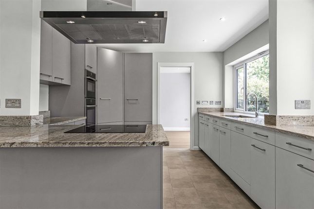 Felbrigg, Heath Drive, Potters Bar photo 4