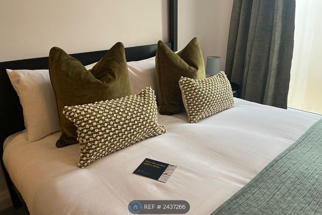 Room 11: Double Bed