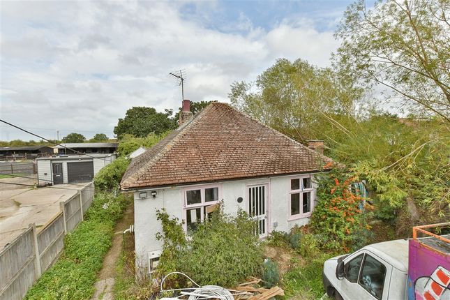 2-bed bungalow on Highstreet Road Hernhill, Faversham, £150,000