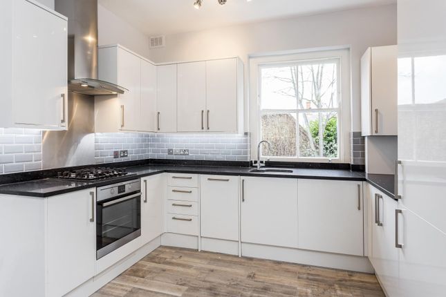 Flat to rent in Bromells Road, Clapham, London