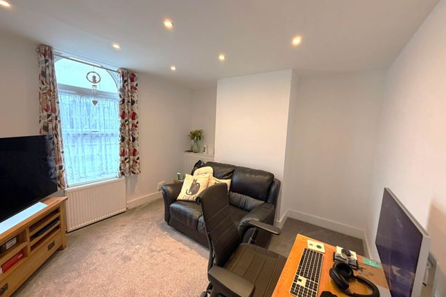47, Station Road, Rochester photo 2