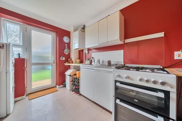 2, Braden Close, Aylesbury photo 4