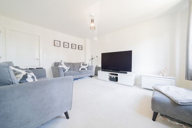15 Barns Way, Leicester photo 4
