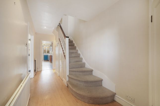 92, Cannonbury Avenue, Pinner photo 4