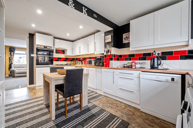 16, Edgeworth Drive, Carterton photo 4