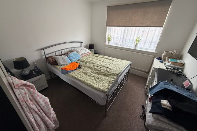 57, Luton photo 5